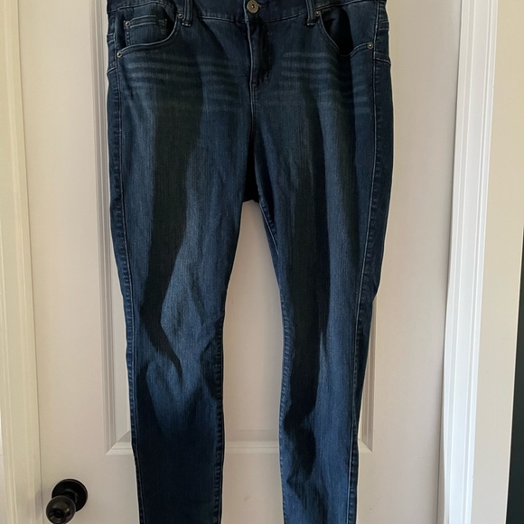 Torrid Bombshell Skinny Jeans 16 Regular - Picture 2 of 3